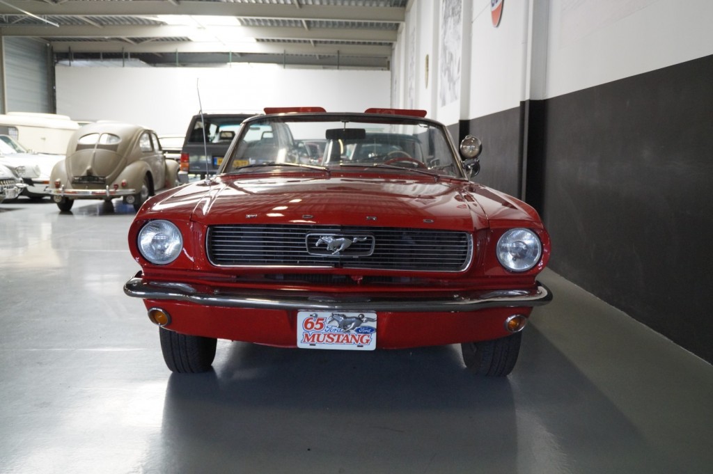 Buy this FORD MUSTANG 1965  at Legendary Classics (18)