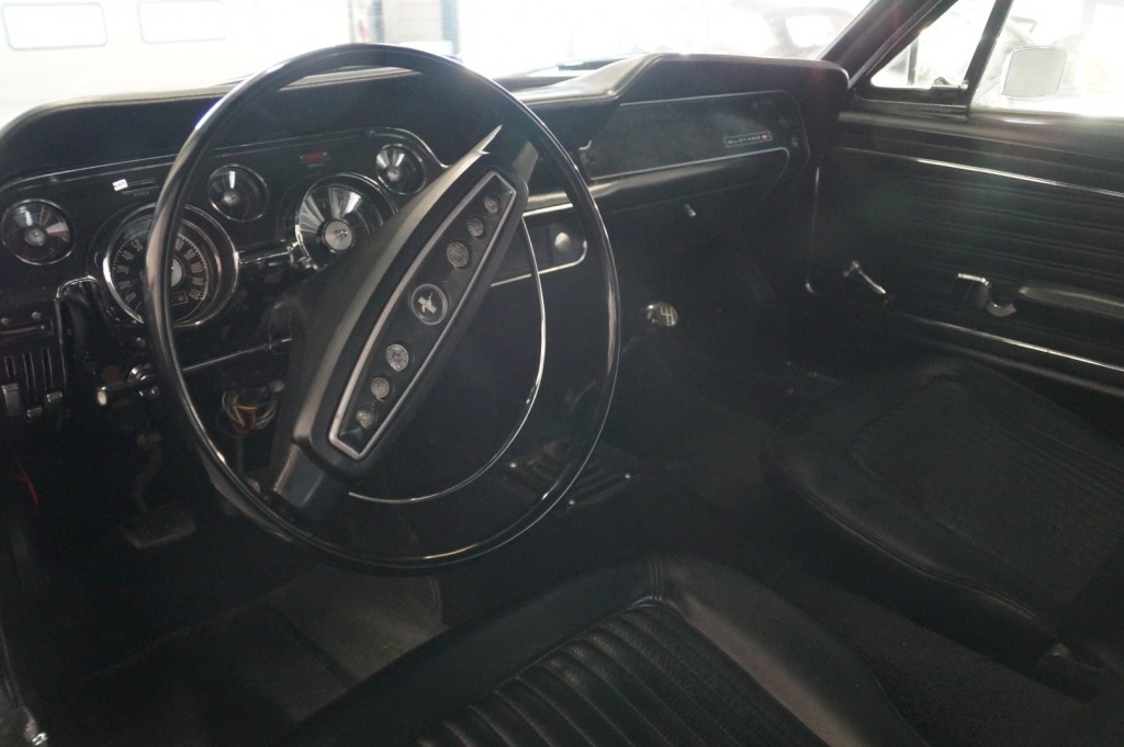 Buy this FORD MUSTANG 1968  at Legendary Classics (53)