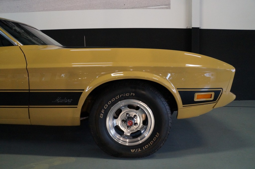 Buy this FORD MUSTANG 1972  at Legendary Classics (9)