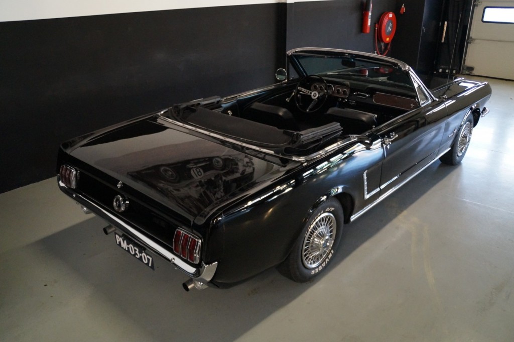 Buy this FORD MUSTANG 1965  at Legendary Classics (36)