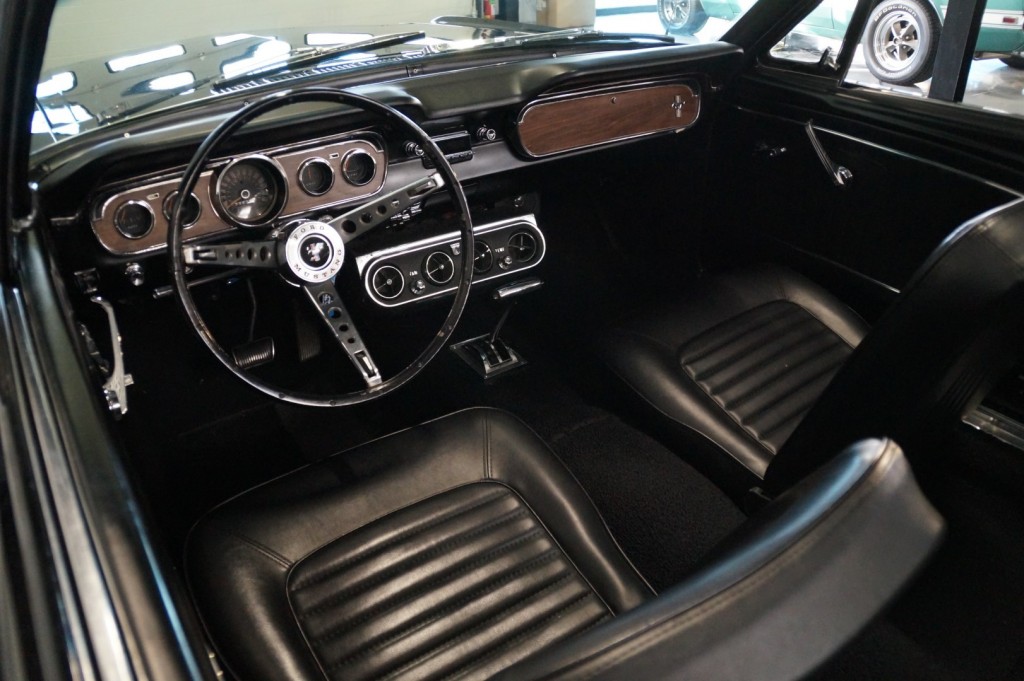 Buy this FORD MUSTANG 1966  at Legendary Classics (43)