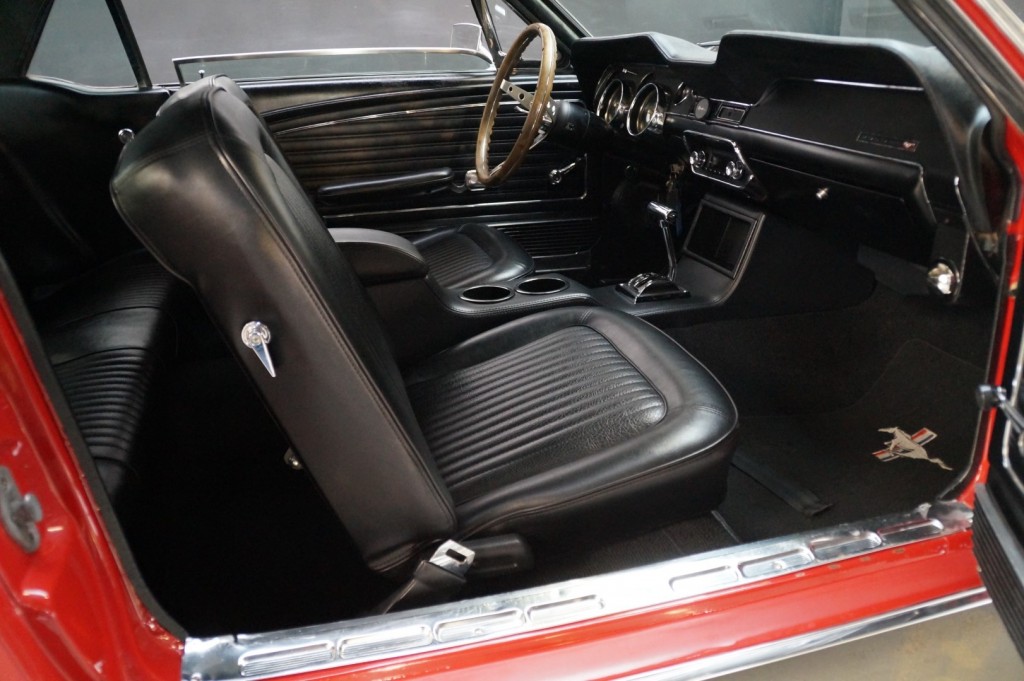 Buy this FORD MUSTANG 1968  at Legendary Classics (46)