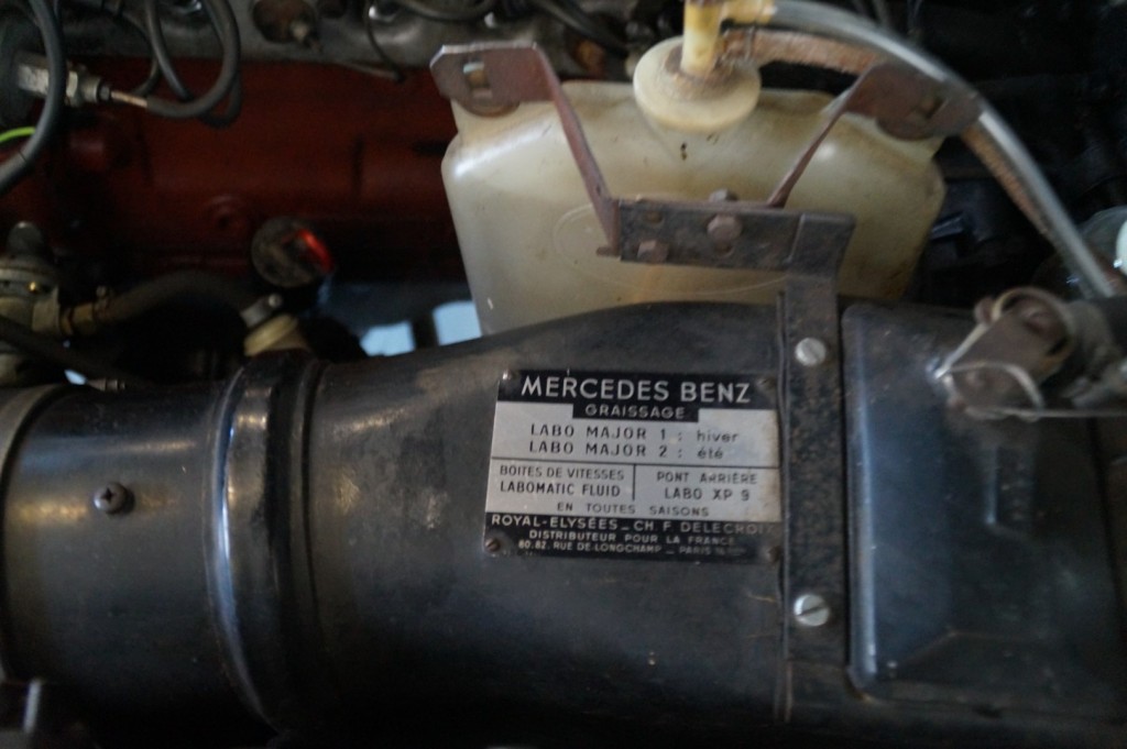 MERCEDES-BENZ 220 1959 kaufen bei Legendary Classics (16)