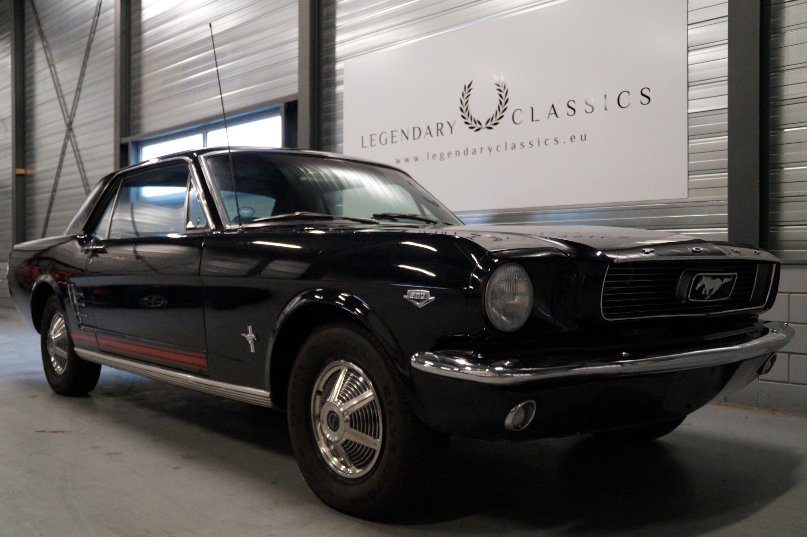 Koop een Ford Mustang   bij Legendary Classics (1)