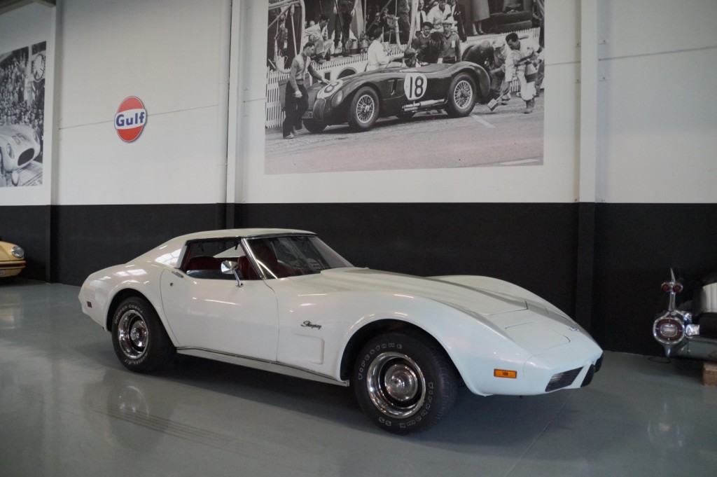 Koop een CHEVROLET CORVETTE 1976  bij Legendary Classics 