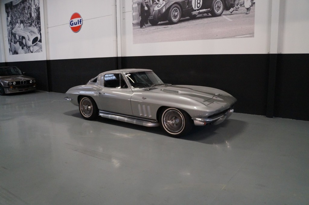 Koop een CHEVROLET CORVETTE 1965  bij Legendary Classics 