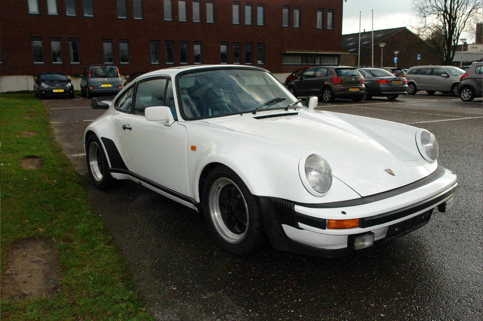 Koop een Porsche 930 Turbo Coupe   bij Legendary Classics 