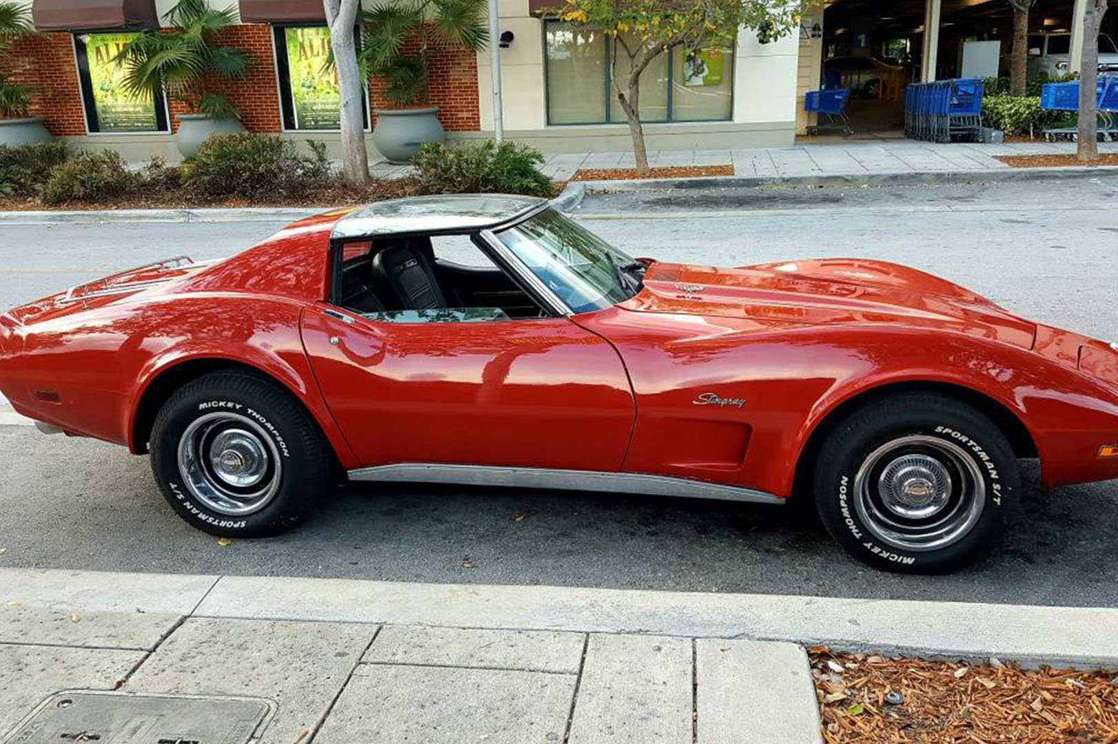 Koop een Corvette 450HP 6000 mls   bij Legendary Classics 